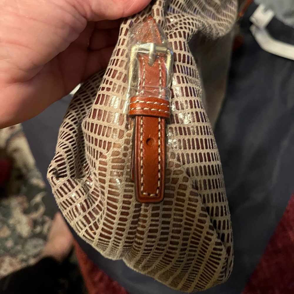 Dooney & Bourke ED196 Tallulah Handbag & wallet. Bag H 13" x W 14.25" x L 16" - Picture 4 of 8